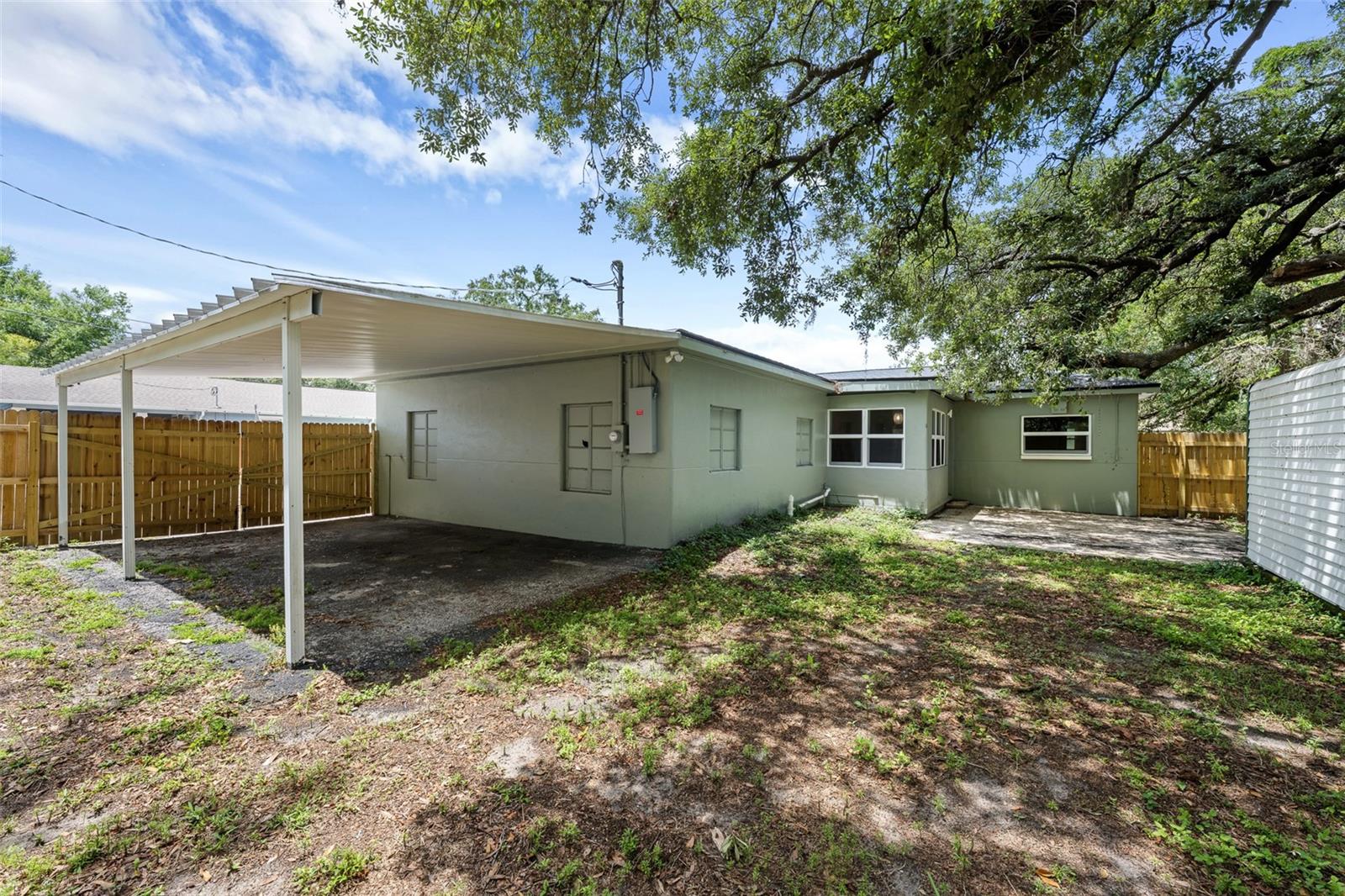 2001 E POWHATAN AVE, TAMPA, FL, 33610