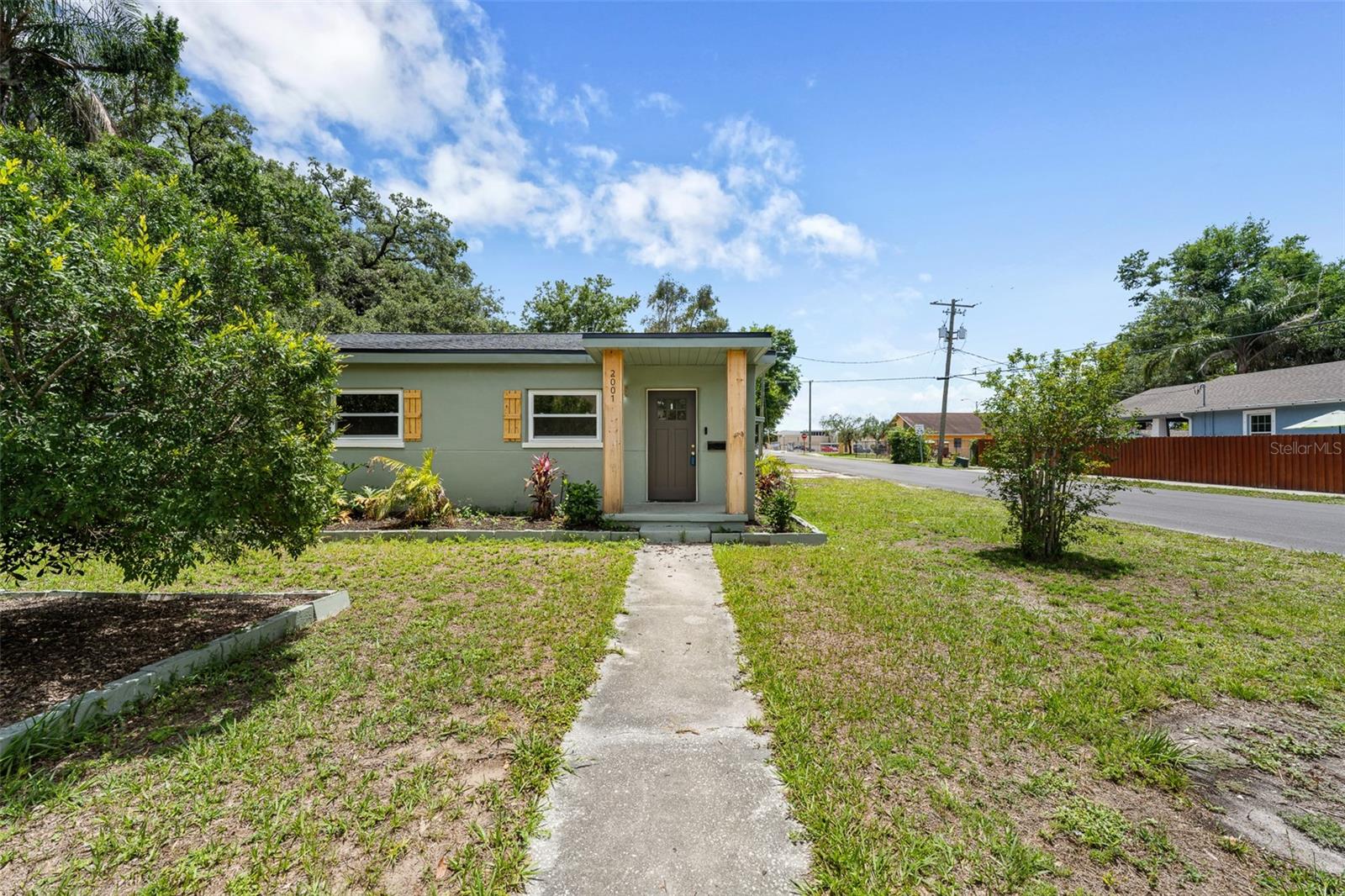 2001 E POWHATAN AVE, TAMPA, FL, 33610