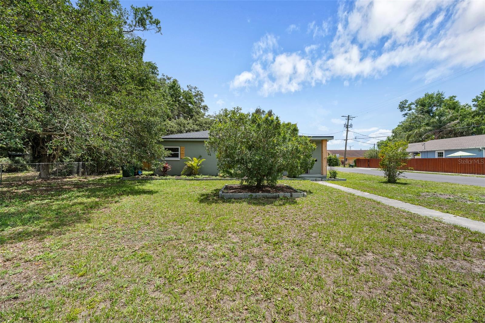 2001 E POWHATAN AVE, TAMPA, FL, 33610