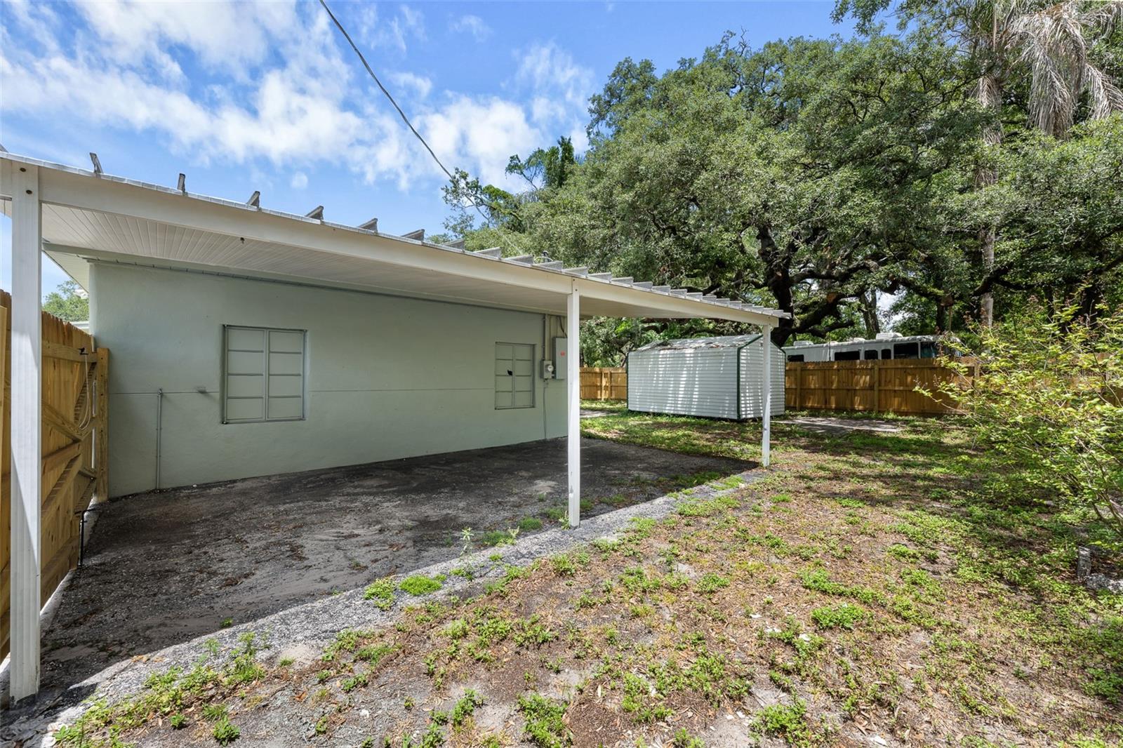 2001 E POWHATAN AVE, TAMPA, FL, 33610