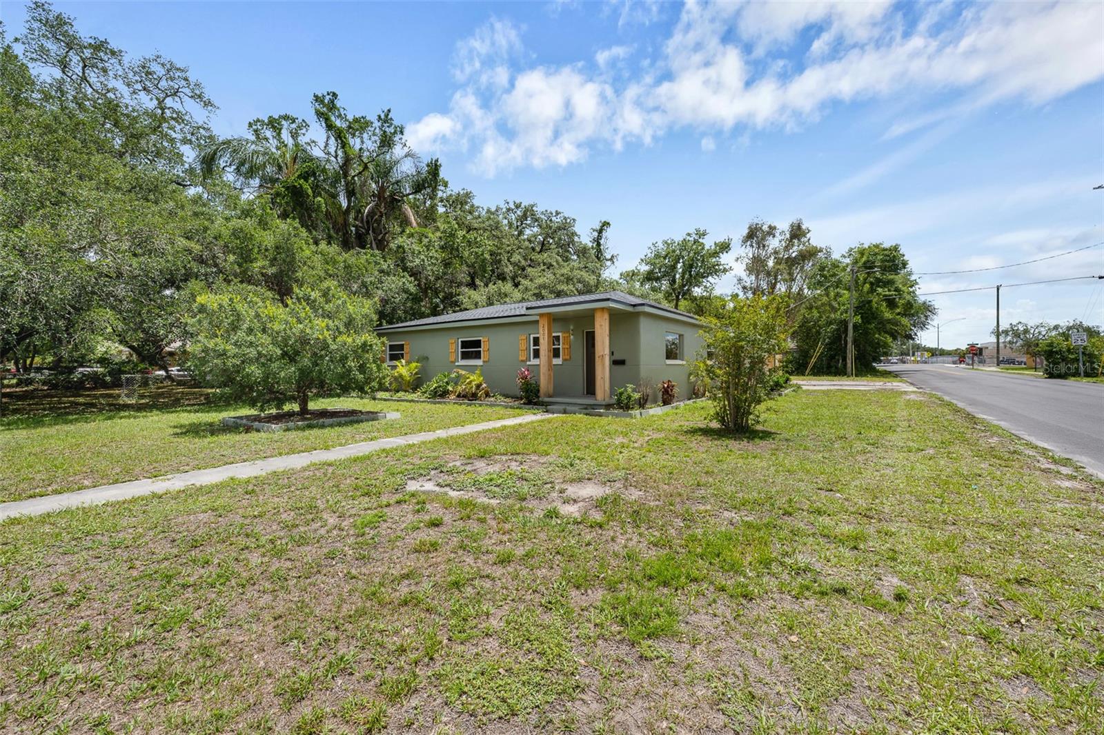 2001 E POWHATAN AVE, TAMPA, FL, 33610