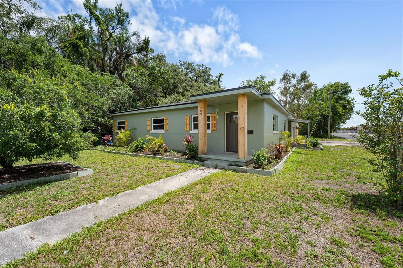 2001 E POWHATAN AVE, TAMPA, FL, 33610