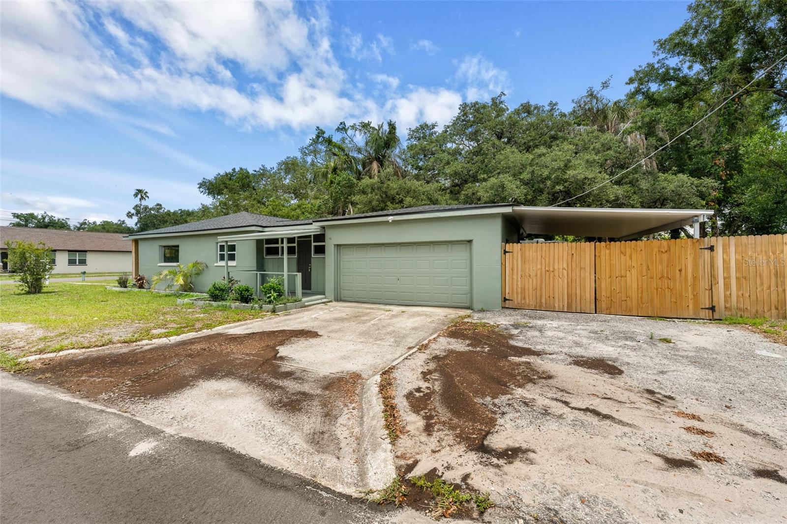2001 E POWHATAN AVE, TAMPA, FL, 33610