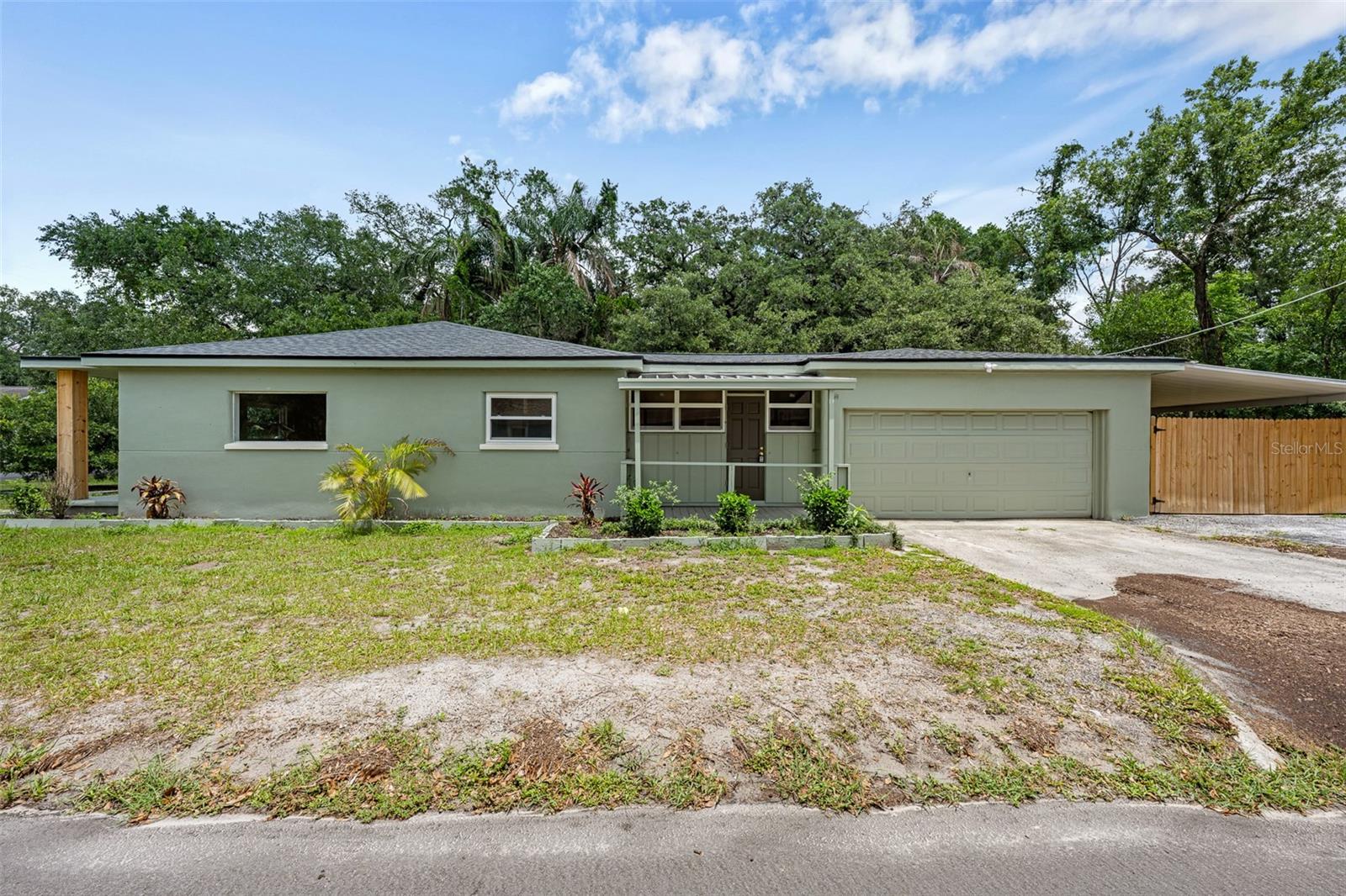 2001 E POWHATAN AVE, TAMPA, FL, 33610