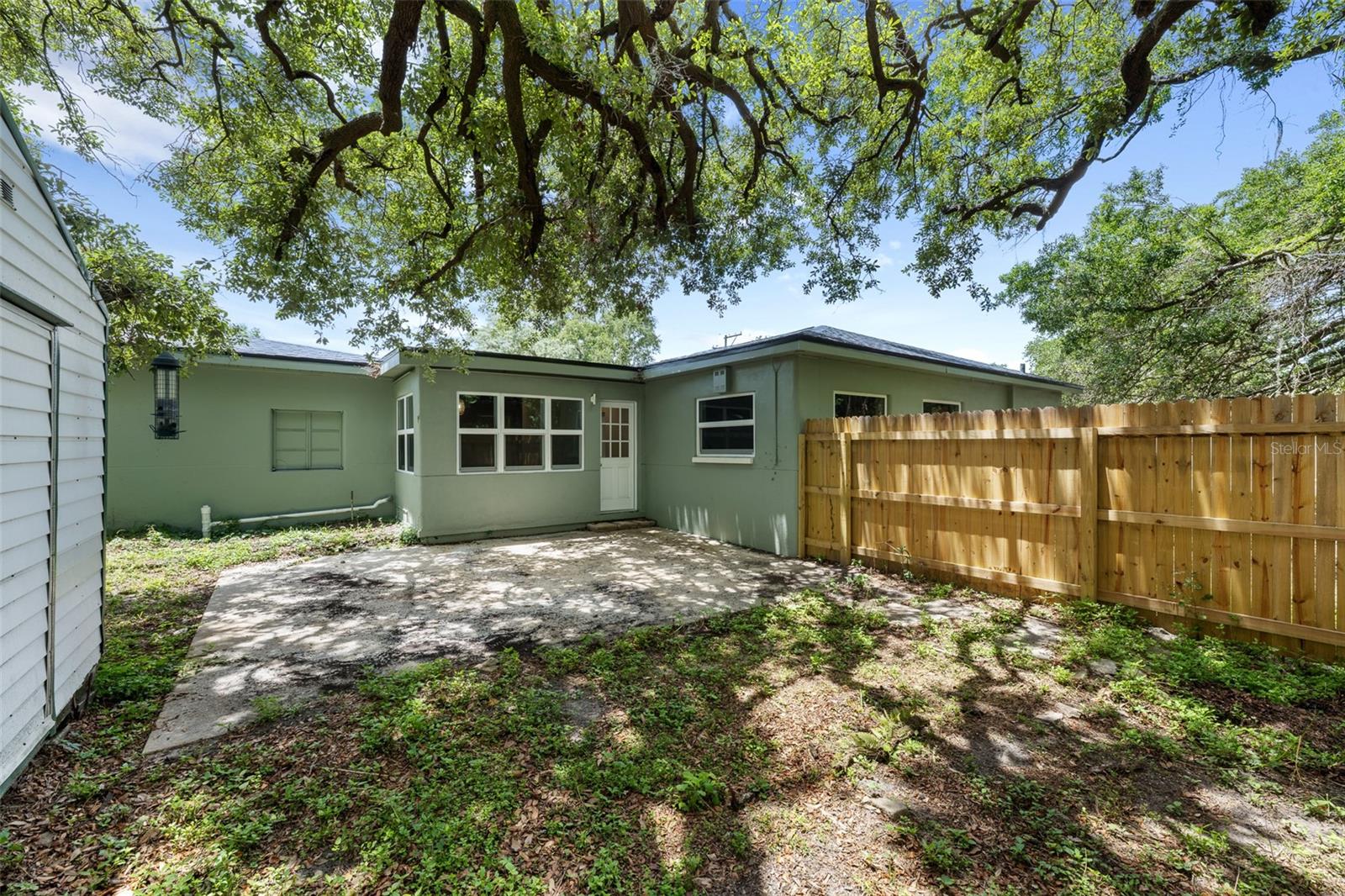 2001 E POWHATAN AVE, TAMPA, FL, 33610