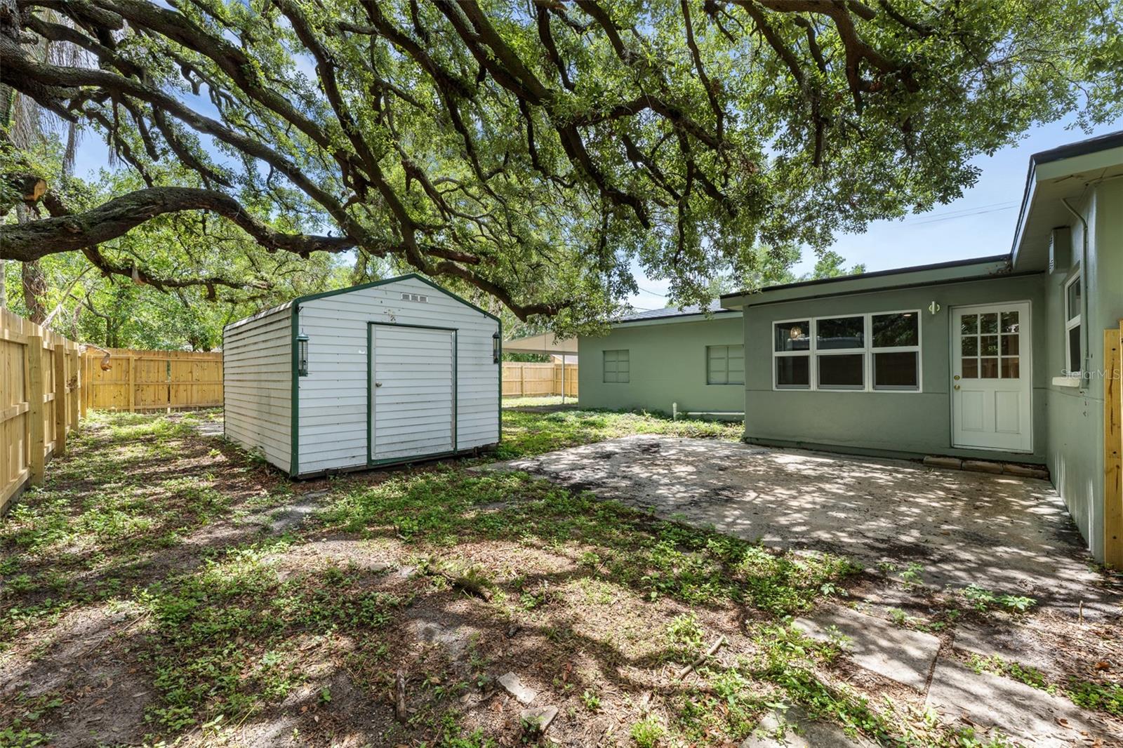 2001 E POWHATAN AVE, TAMPA, FL, 33610