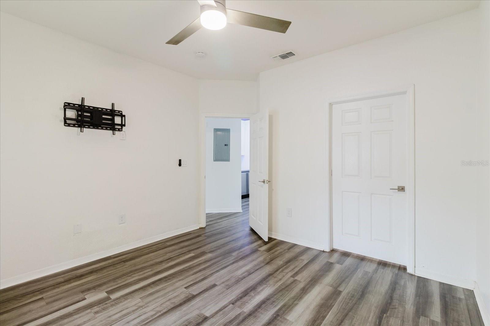 10019 COURTNEY PALMS BLVD #101, TAMPA, FL, 33619