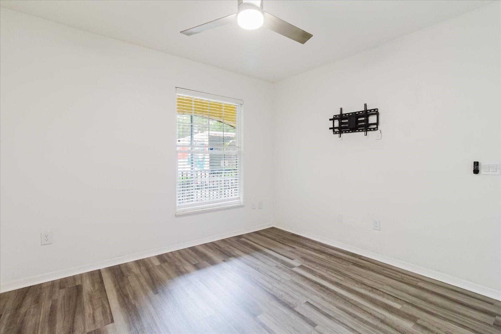 10019 COURTNEY PALMS BLVD #101, TAMPA, FL, 33619