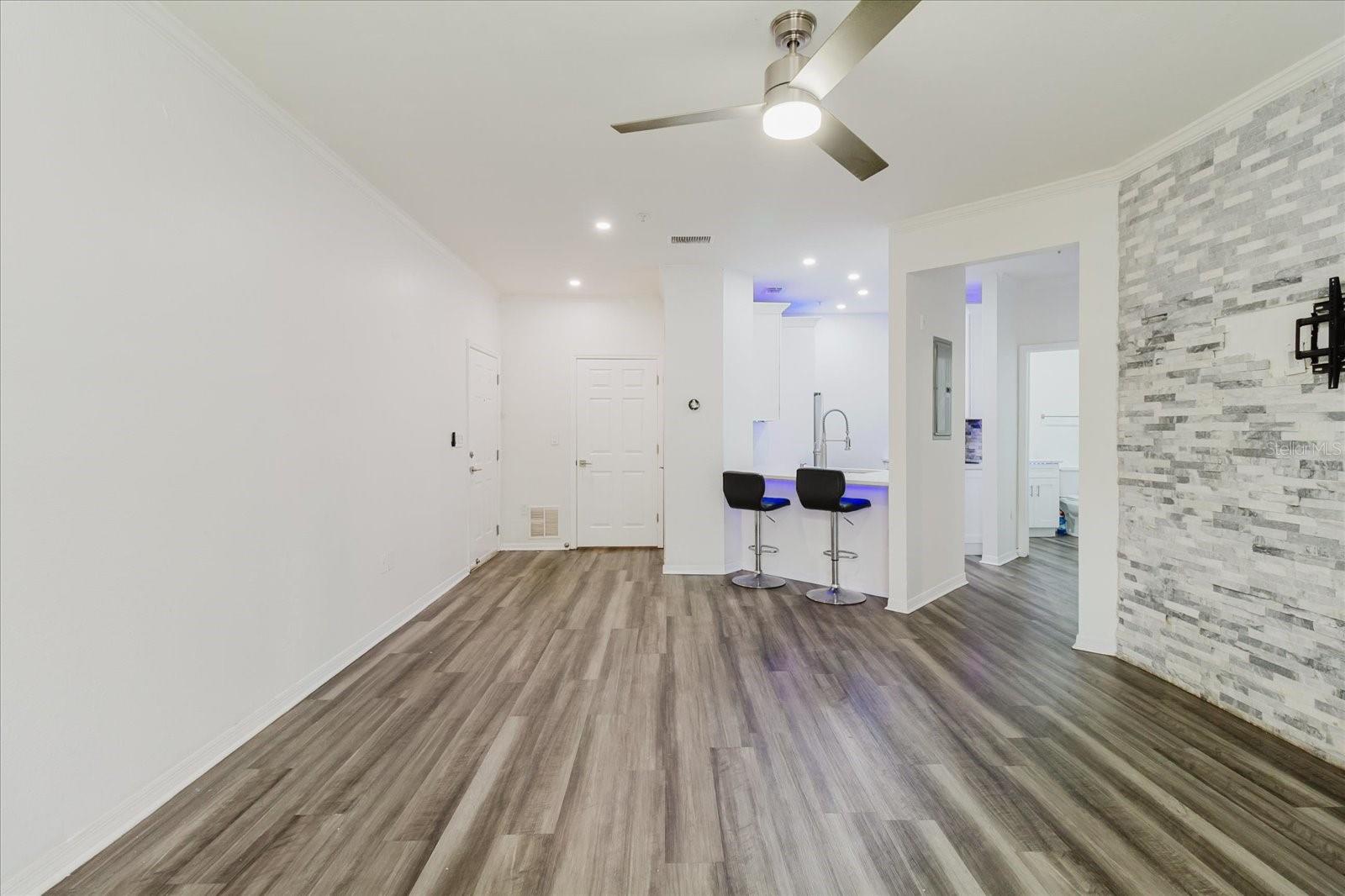 10019 COURTNEY PALMS BLVD #101, TAMPA, FL, 33619