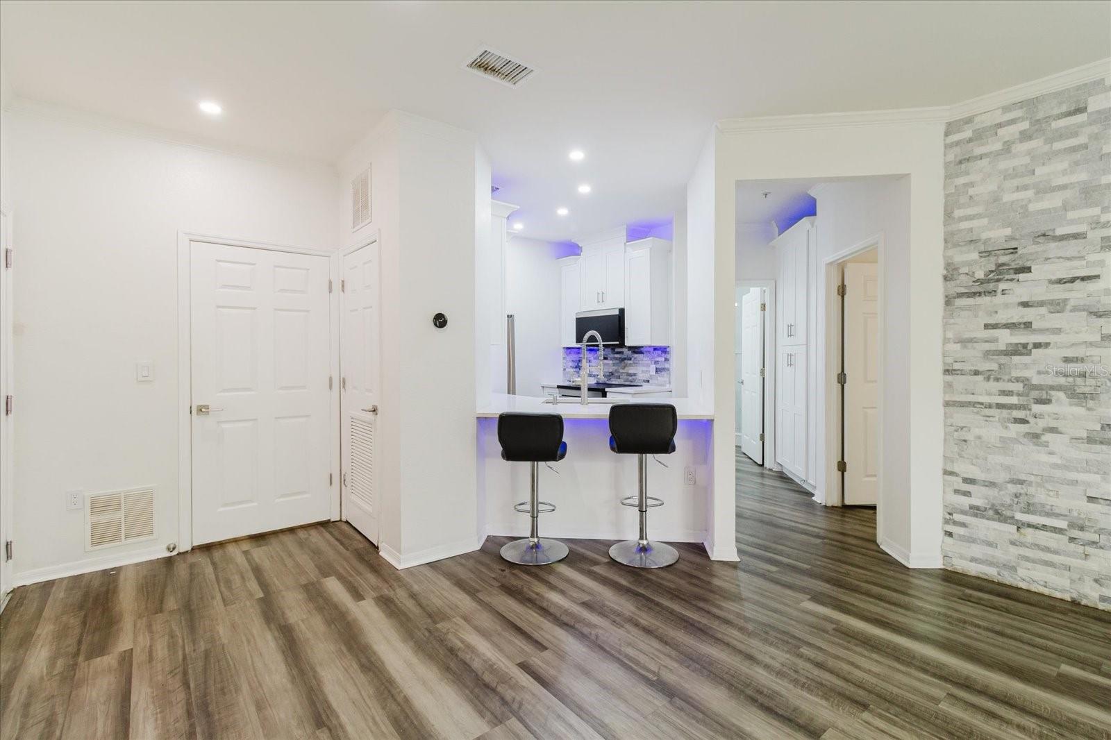 10019 COURTNEY PALMS BLVD #101, TAMPA, FL, 33619