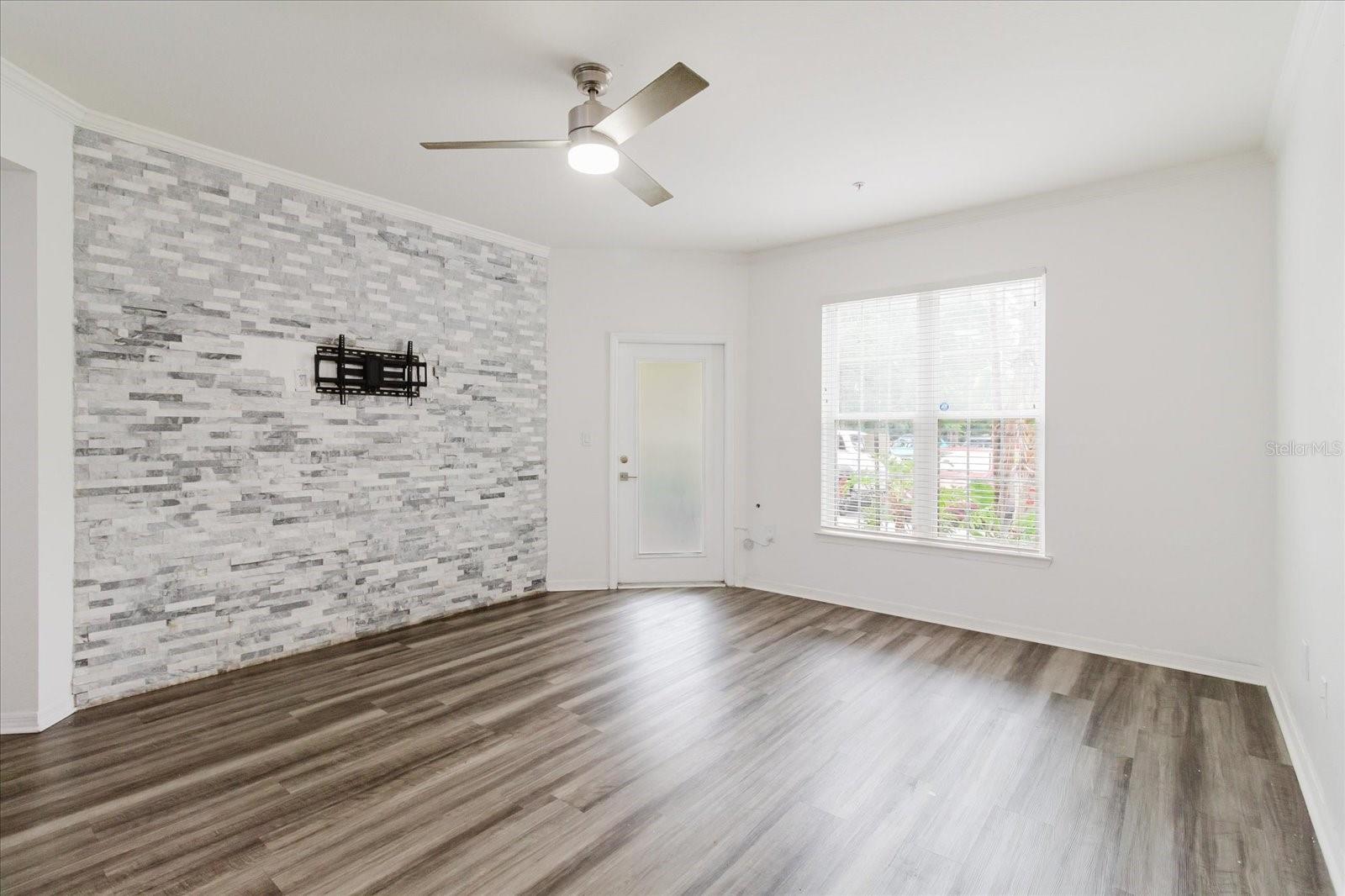 10019 COURTNEY PALMS BLVD #101, TAMPA, FL, 33619