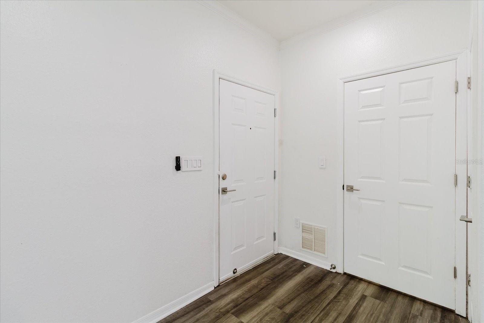 10019 COURTNEY PALMS BLVD #101, TAMPA, FL, 33619