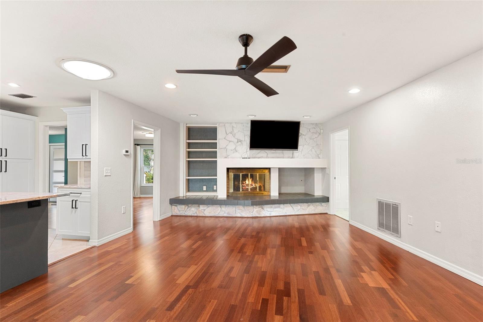 4308 MIDDLE LAKE DR, TAMPA, FL, 33624