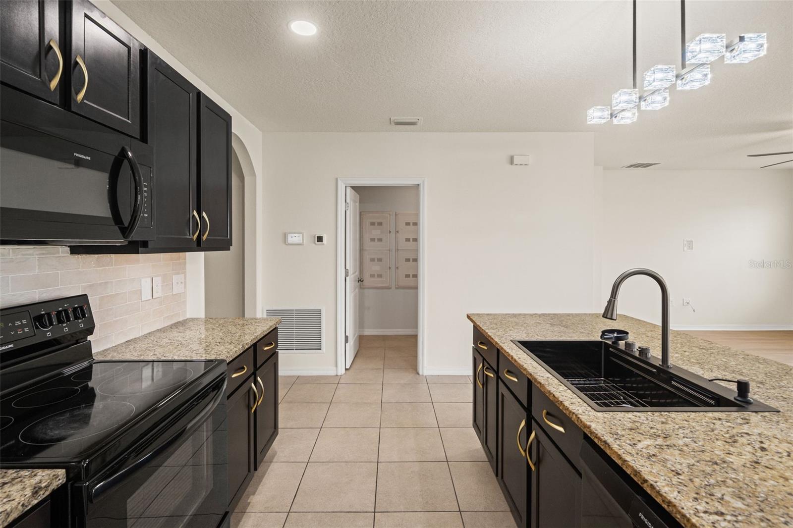 16443 LITTLE GARDEN DR, WIMAUMA, FL, 33598