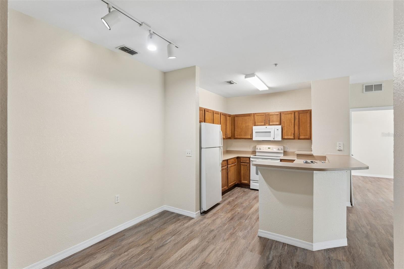 8136 CLAIRE ANN DR #207, ORLANDO, FL, 32825