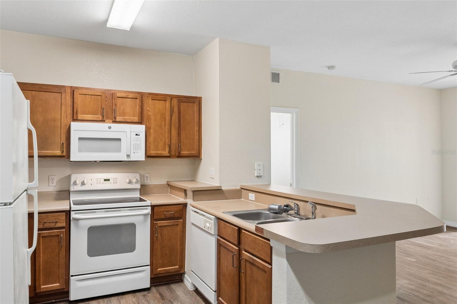 8136 CLAIRE ANN DR #207, ORLANDO, FL, 32825