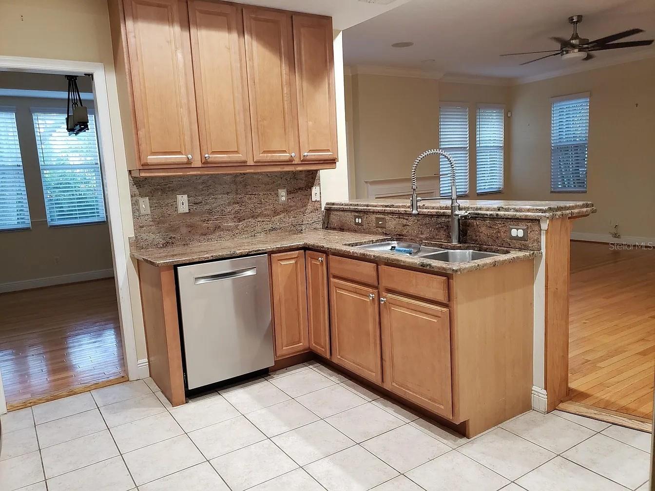 2889 BAYSHORE TRAILS DR, TAMPA, FL, 33611
