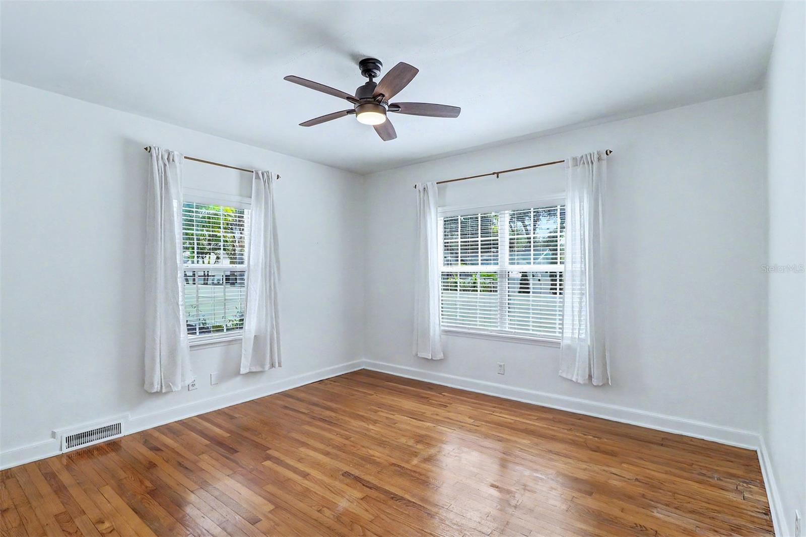 1127 22ND AVE N, ST PETERSBURG, FL, 33704