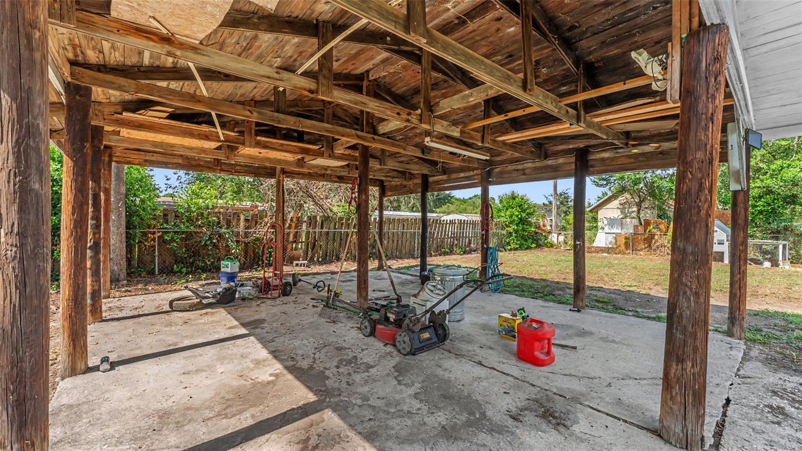 2270 S CRYSTAL LAKE DR, LAKELAND, FL, 33801