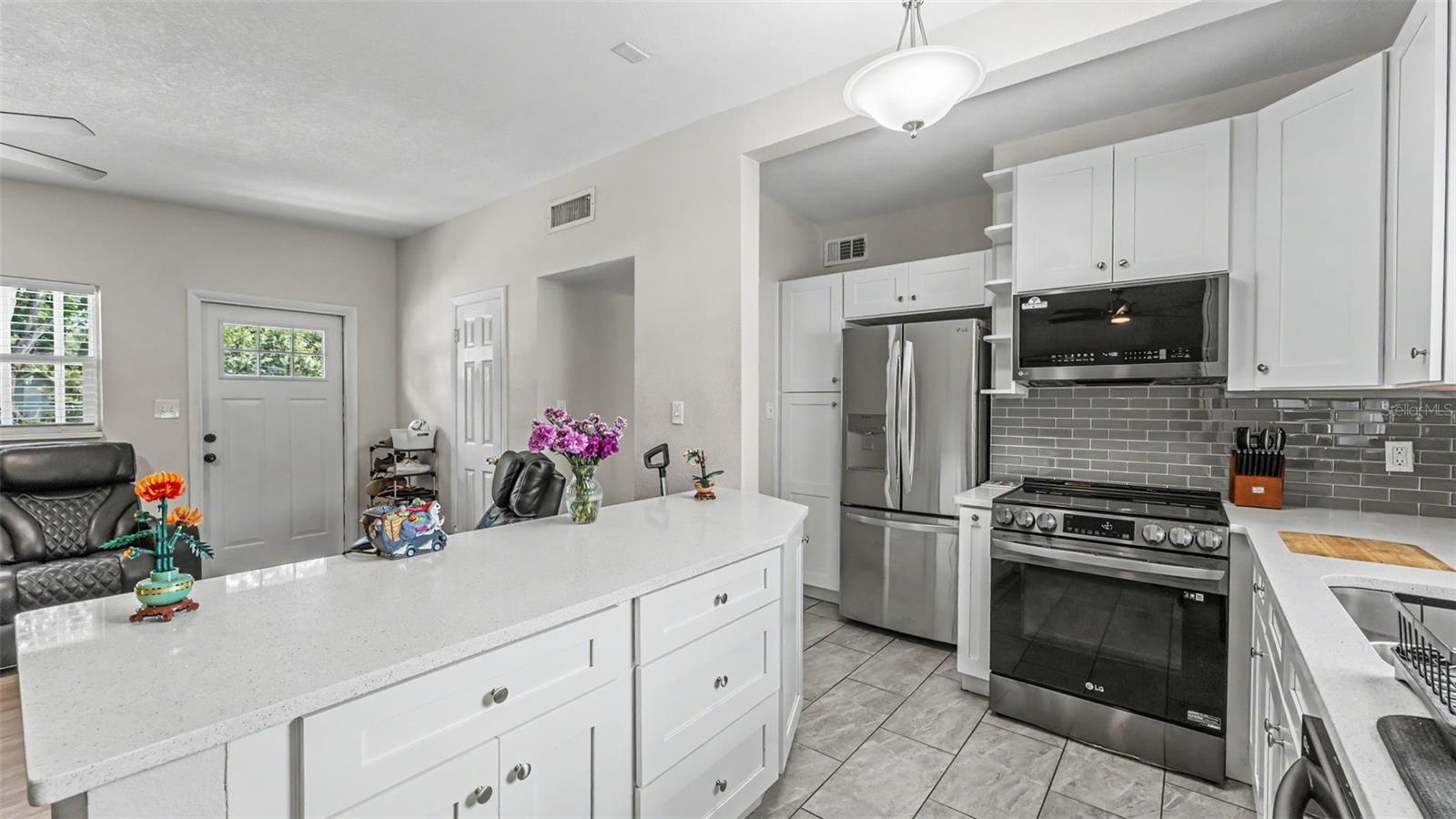 2270 S CRYSTAL LAKE DR, LAKELAND, FL, 33801