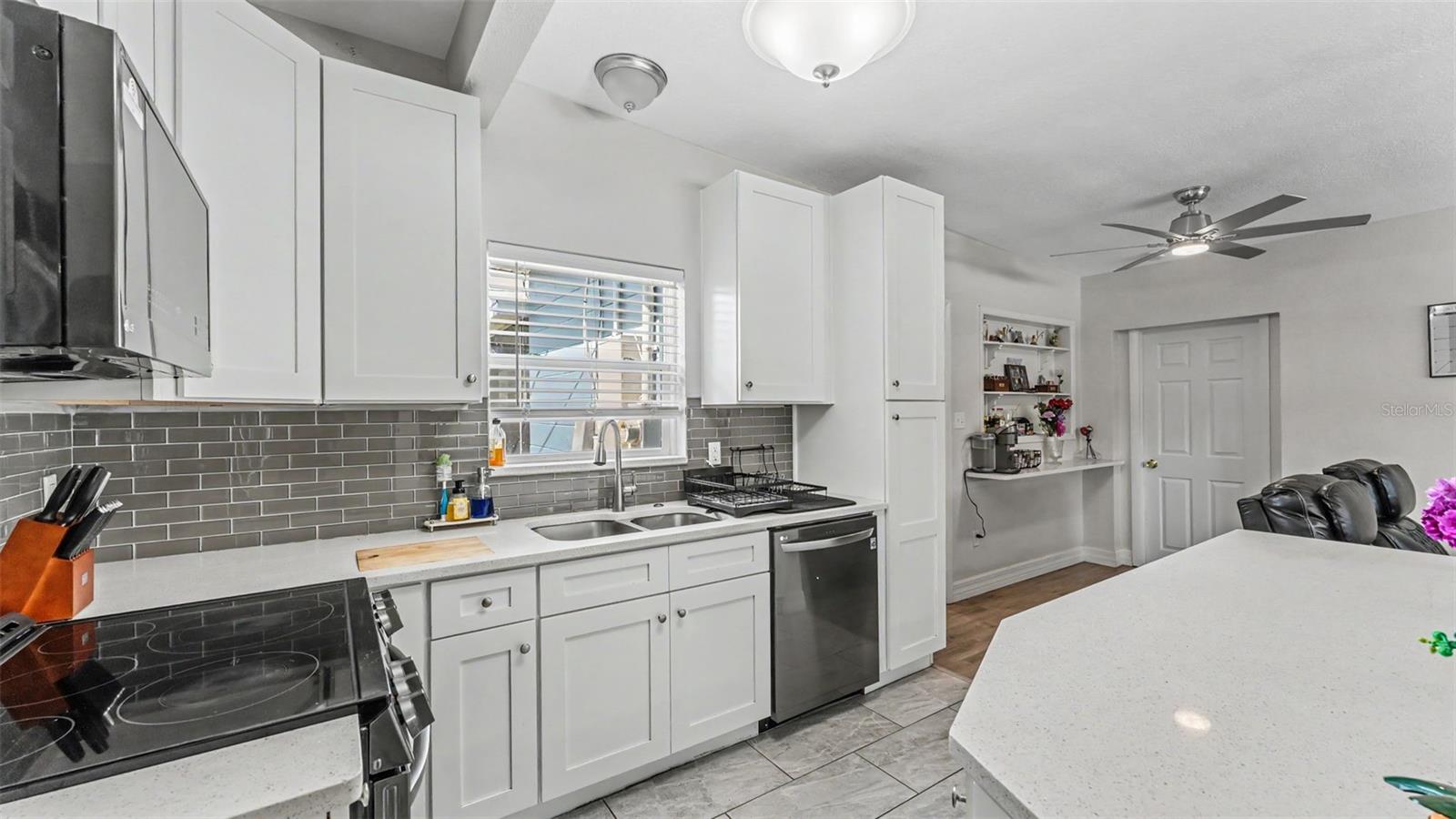 2270 S CRYSTAL LAKE DR, LAKELAND, FL, 33801