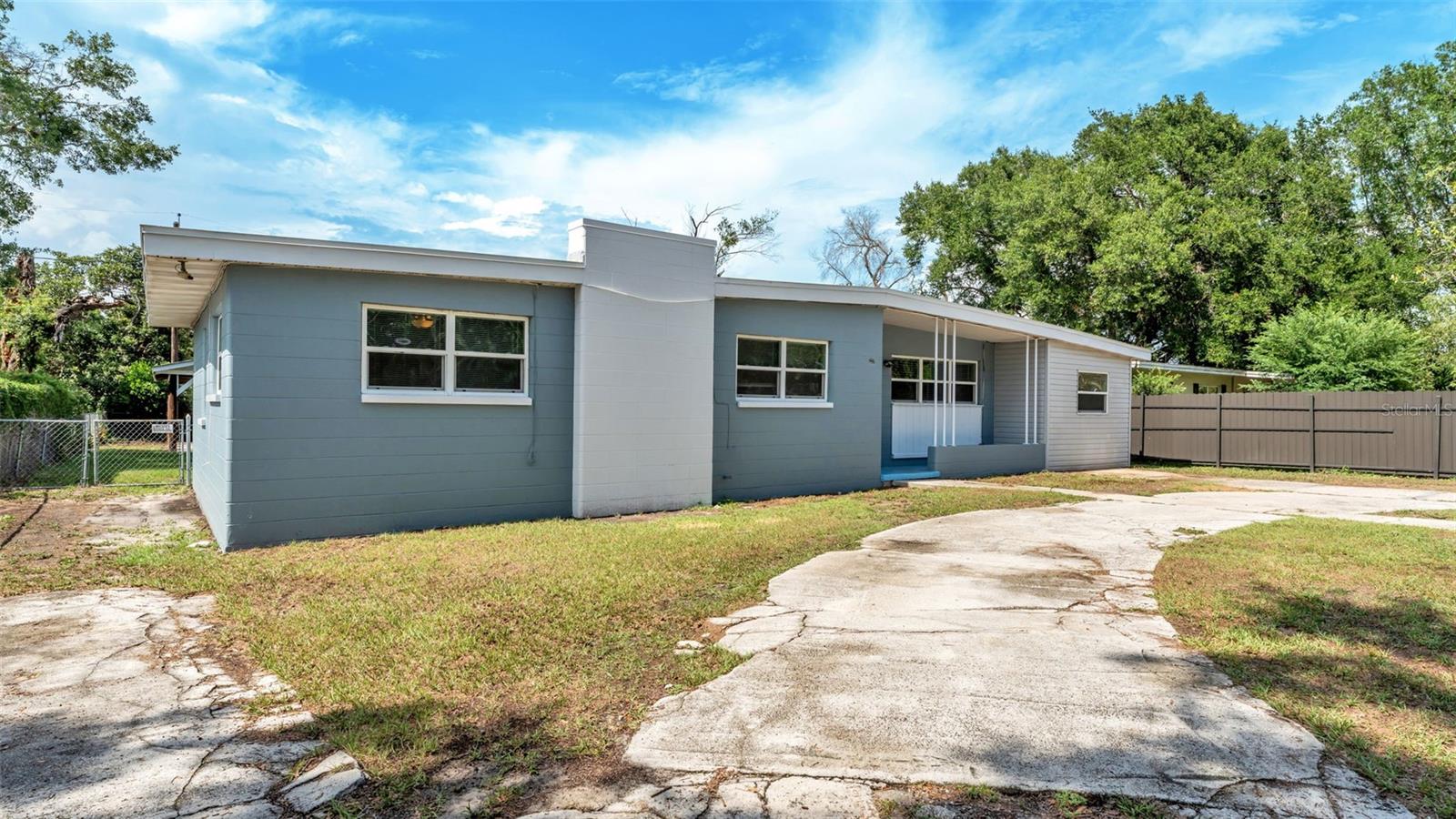2270 S CRYSTAL LAKE DR, LAKELAND, FL, 33801