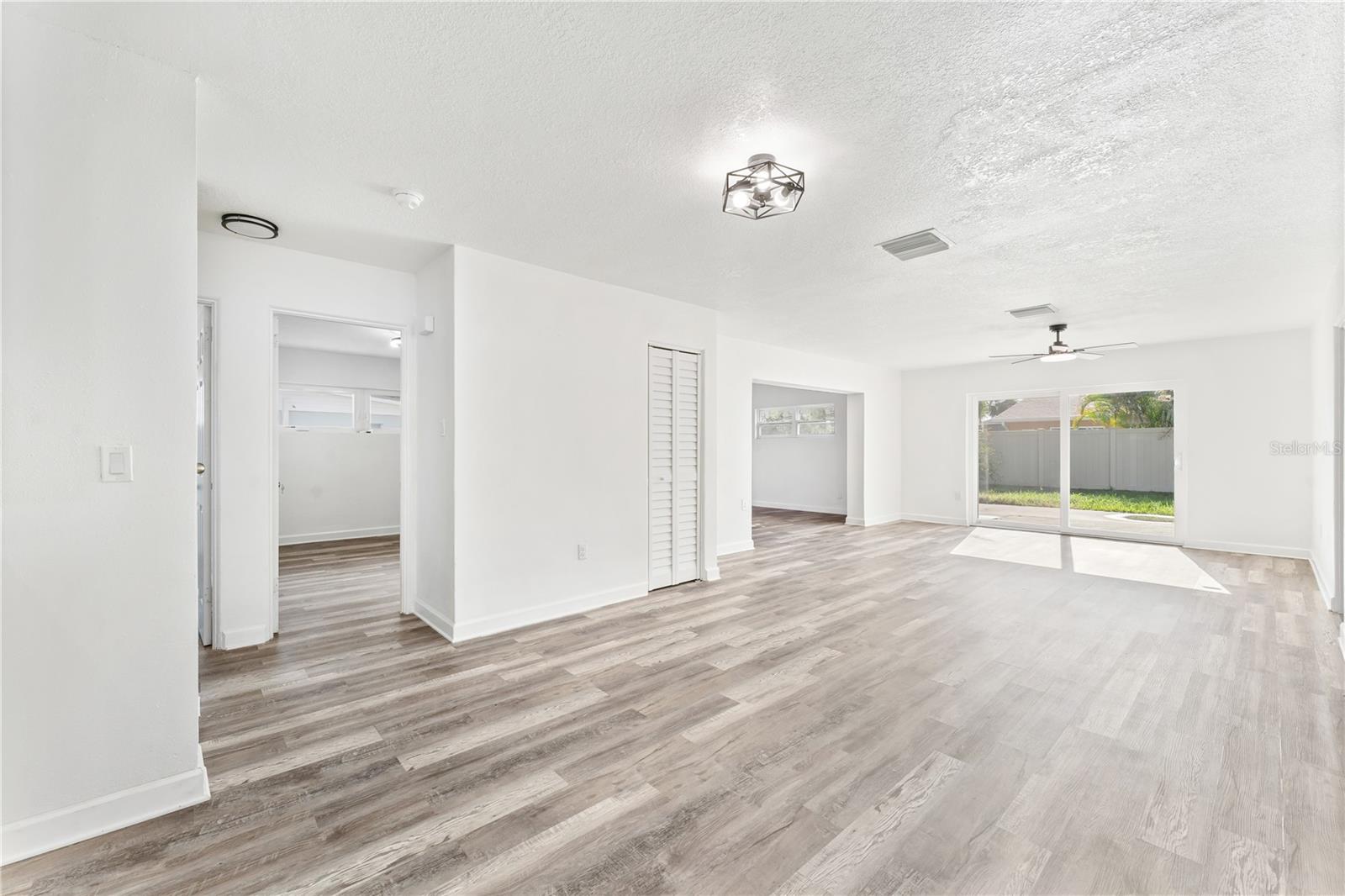 6221 FLORIDA CIR E, APOLLO BEACH, FL, 33572