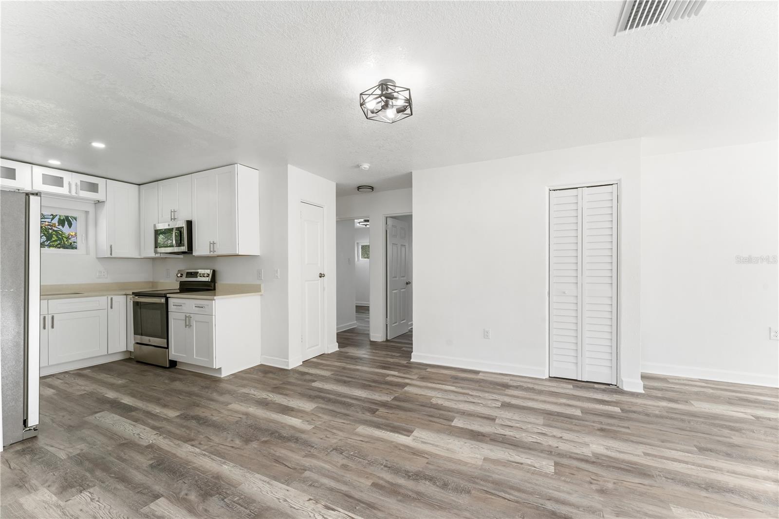 6221 FLORIDA CIR E, APOLLO BEACH, FL, 33572