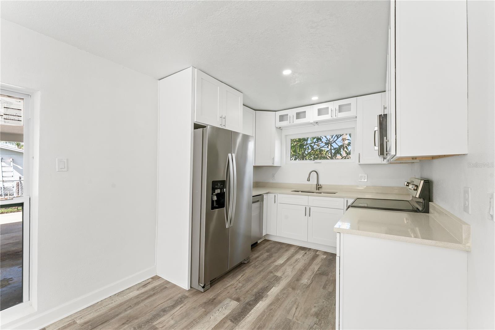 6221 FLORIDA CIR E, APOLLO BEACH, FL, 33572