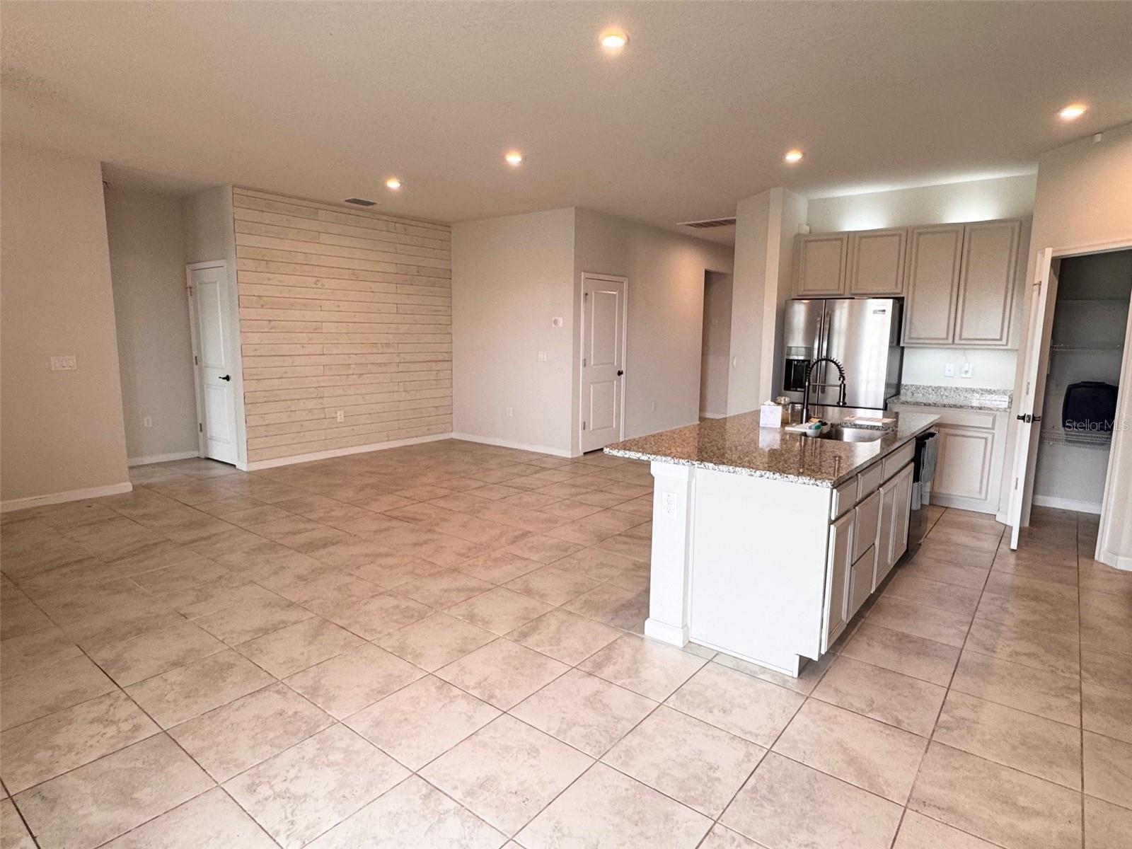 18217 FALLING PINE NEEDLE LN, LAND O LAKES, FL, 34638