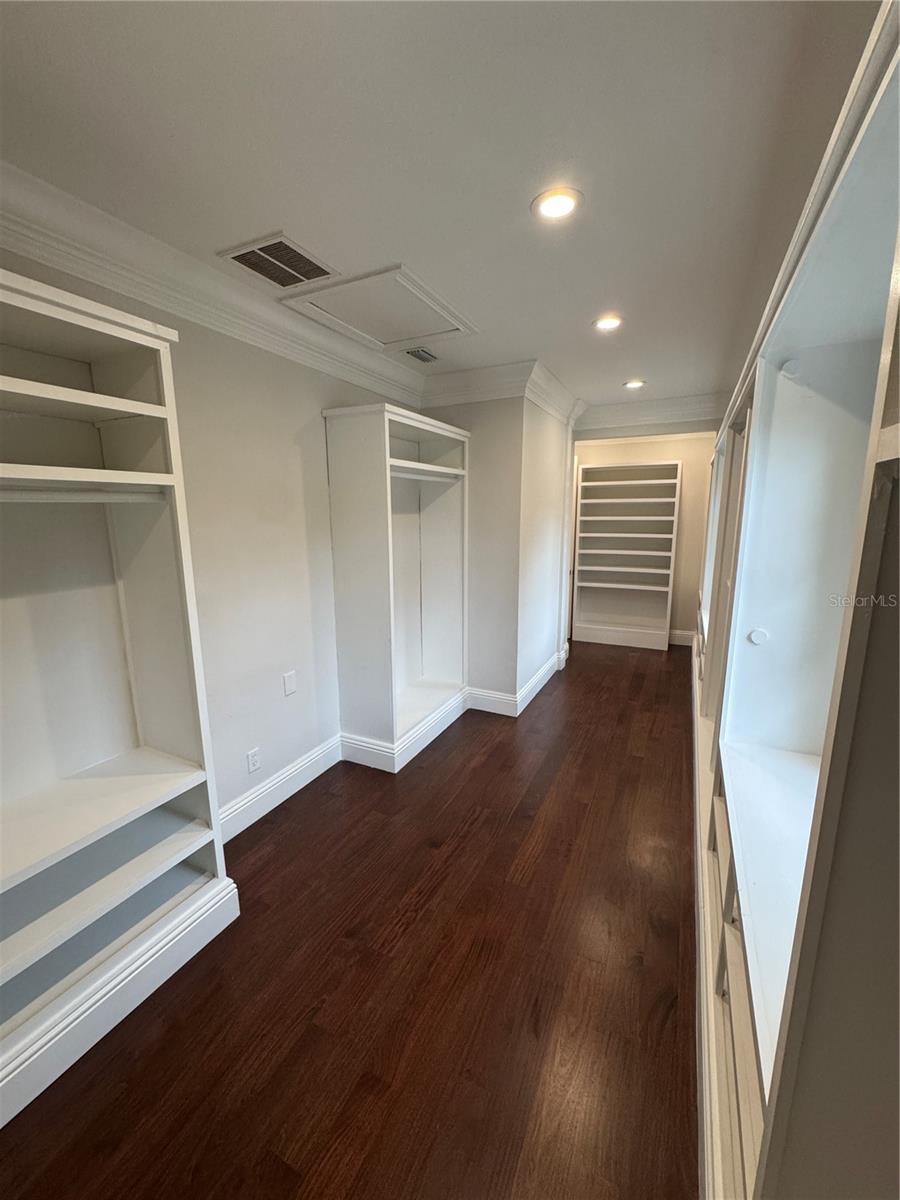 420 S ROYAL POINCIANA DR, TAMPA, FL, 33609