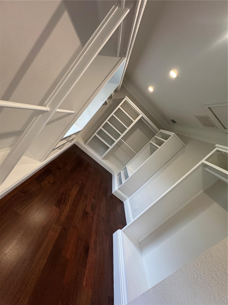 420 S ROYAL POINCIANA DR, TAMPA, FL, 33609
