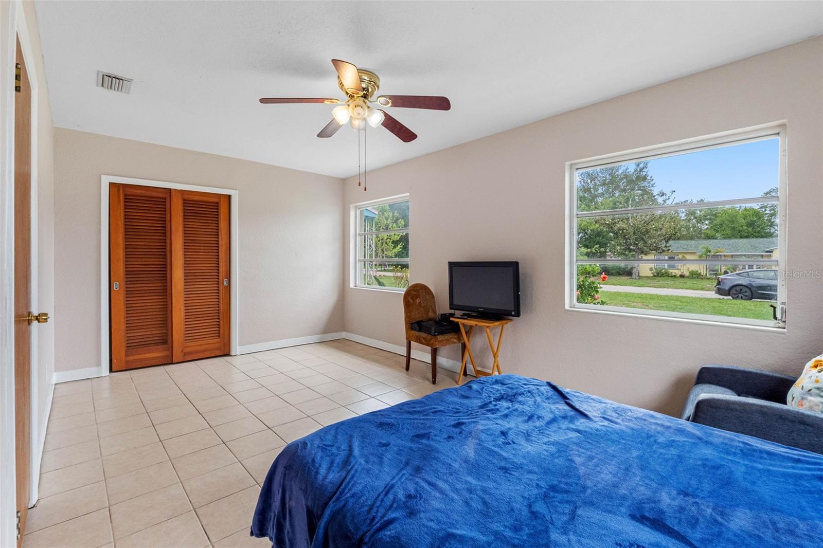 126 W GRAPEFRUIT CIR, CLEARWATER, FL, 33759