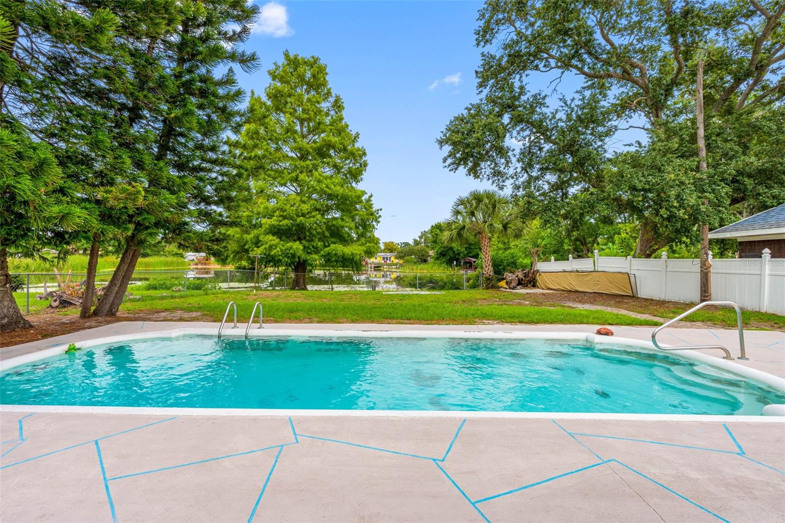 126 W GRAPEFRUIT CIR, CLEARWATER, FL, 33759