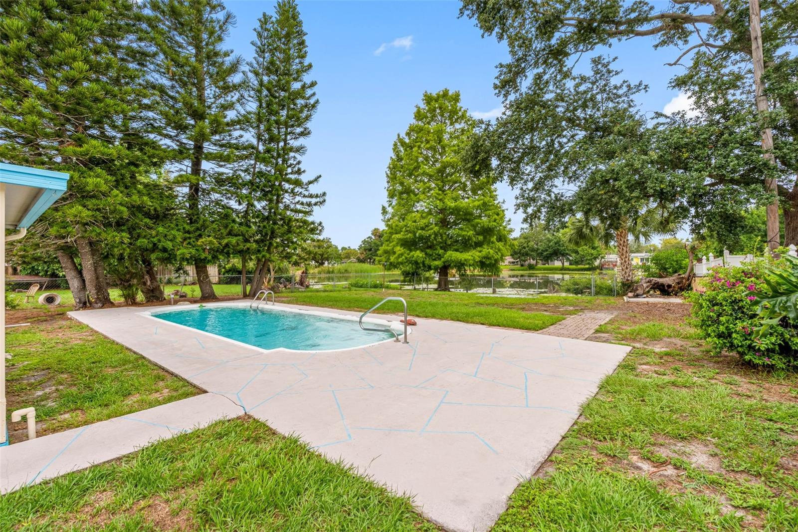 126 W GRAPEFRUIT CIR, CLEARWATER, FL, 33759