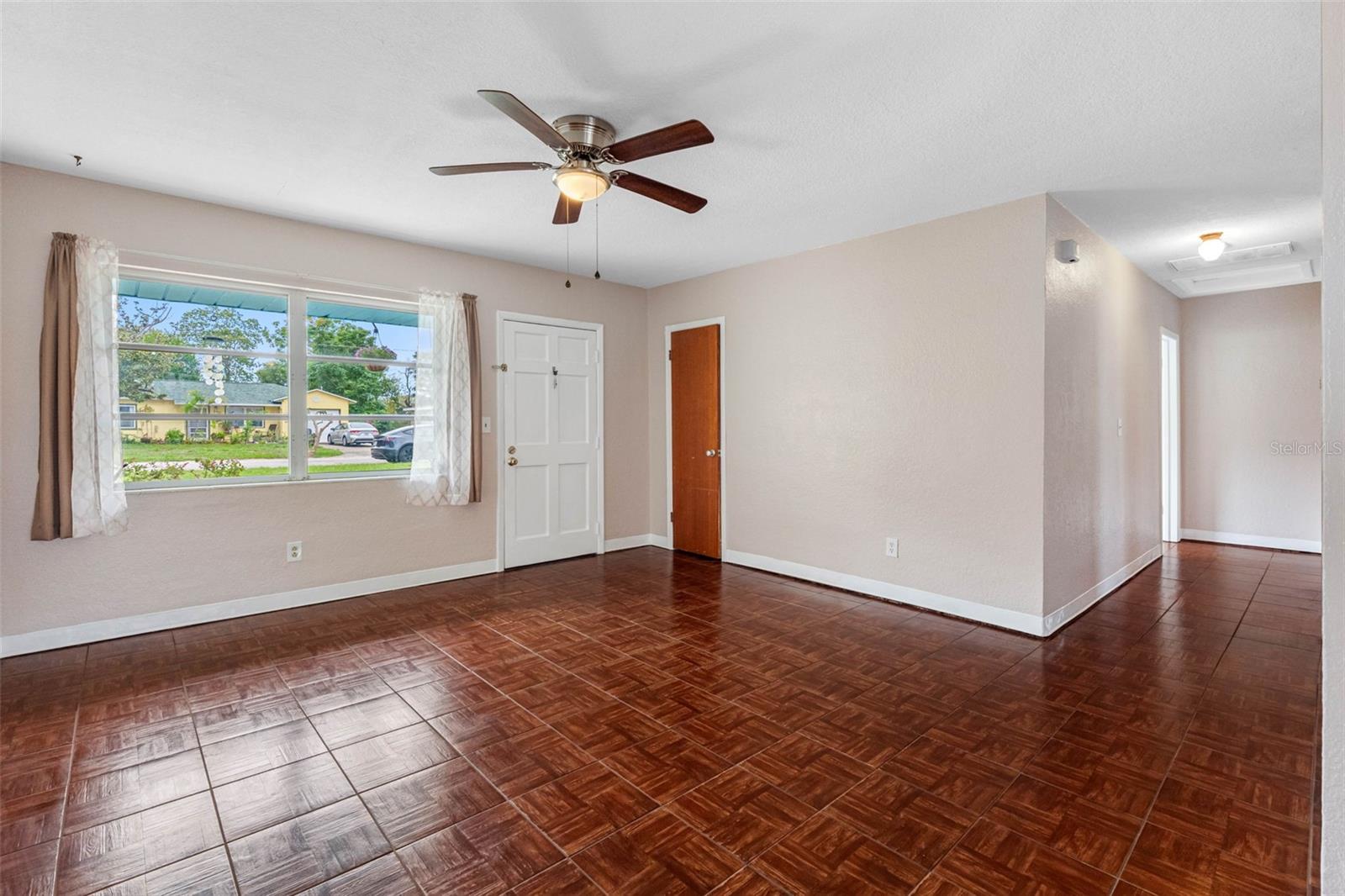 126 W GRAPEFRUIT CIR, CLEARWATER, FL, 33759