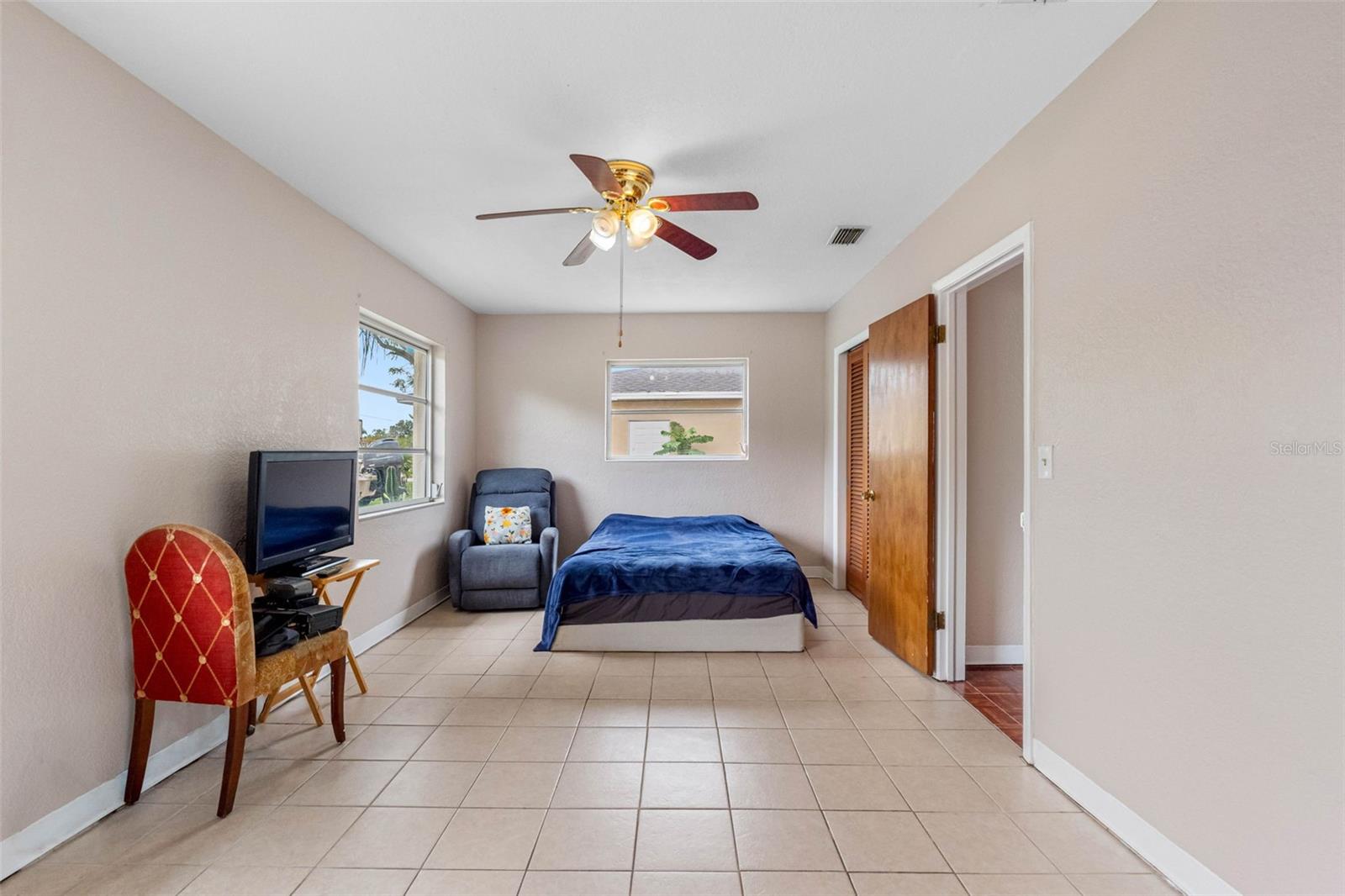 126 W GRAPEFRUIT CIR, CLEARWATER, FL, 33759