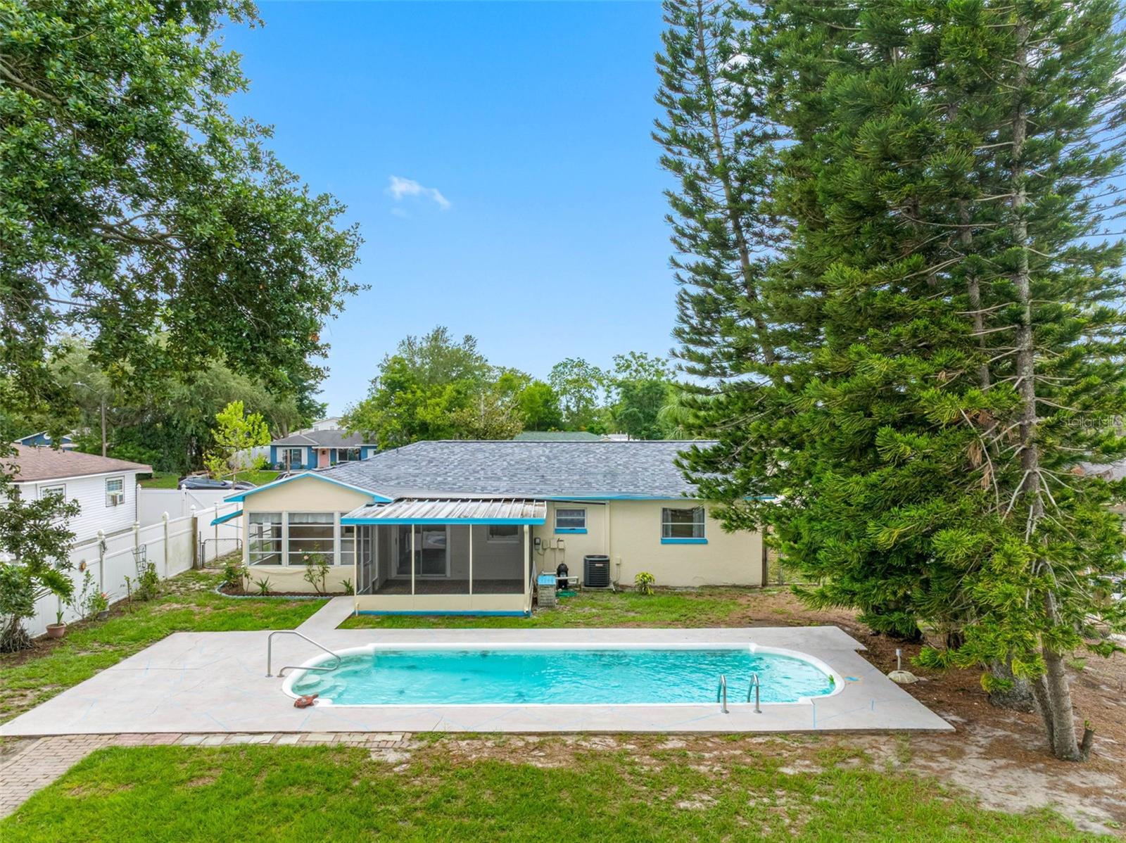 126 W GRAPEFRUIT CIR, CLEARWATER, FL, 33759