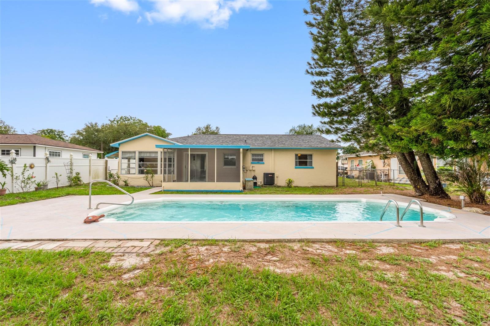 126 W GRAPEFRUIT CIR, CLEARWATER, FL, 33759