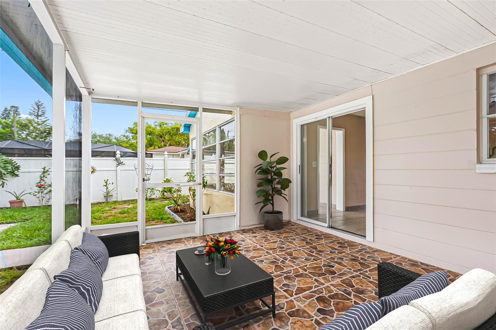 126 W GRAPEFRUIT CIR, CLEARWATER, FL, 33759