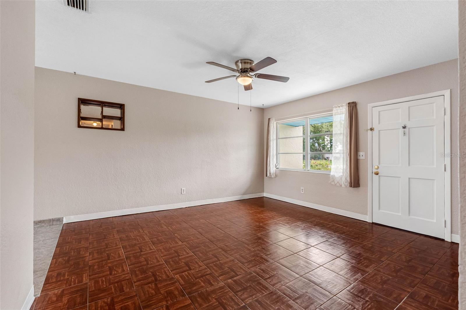 126 W GRAPEFRUIT CIR, CLEARWATER, FL, 33759