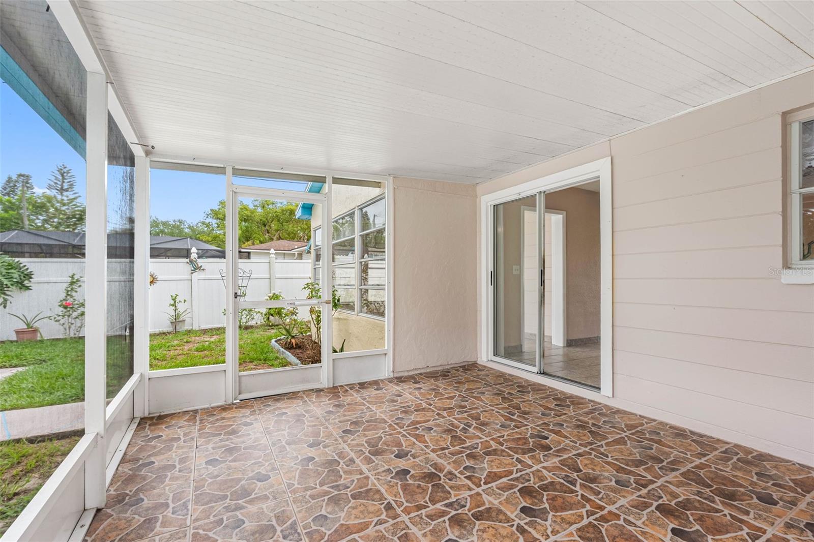126 W GRAPEFRUIT CIR, CLEARWATER, FL, 33759