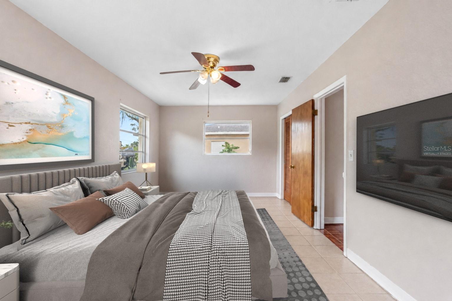 126 W GRAPEFRUIT CIR, CLEARWATER, FL, 33759