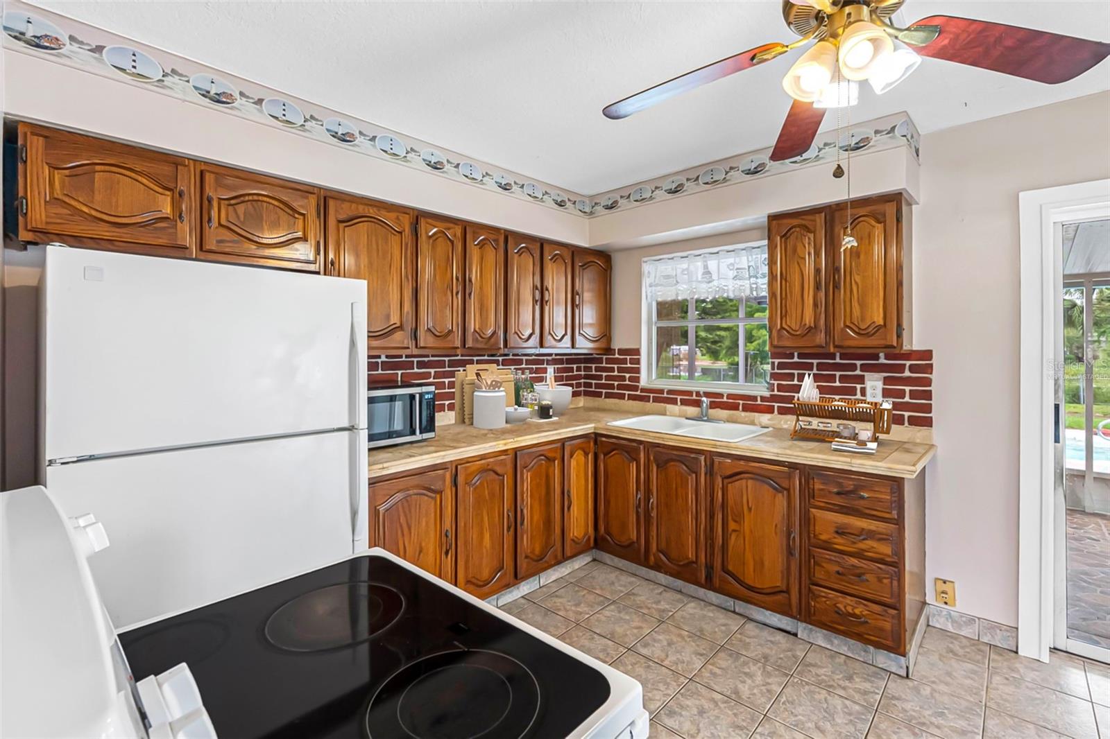 126 W GRAPEFRUIT CIR, CLEARWATER, FL, 33759