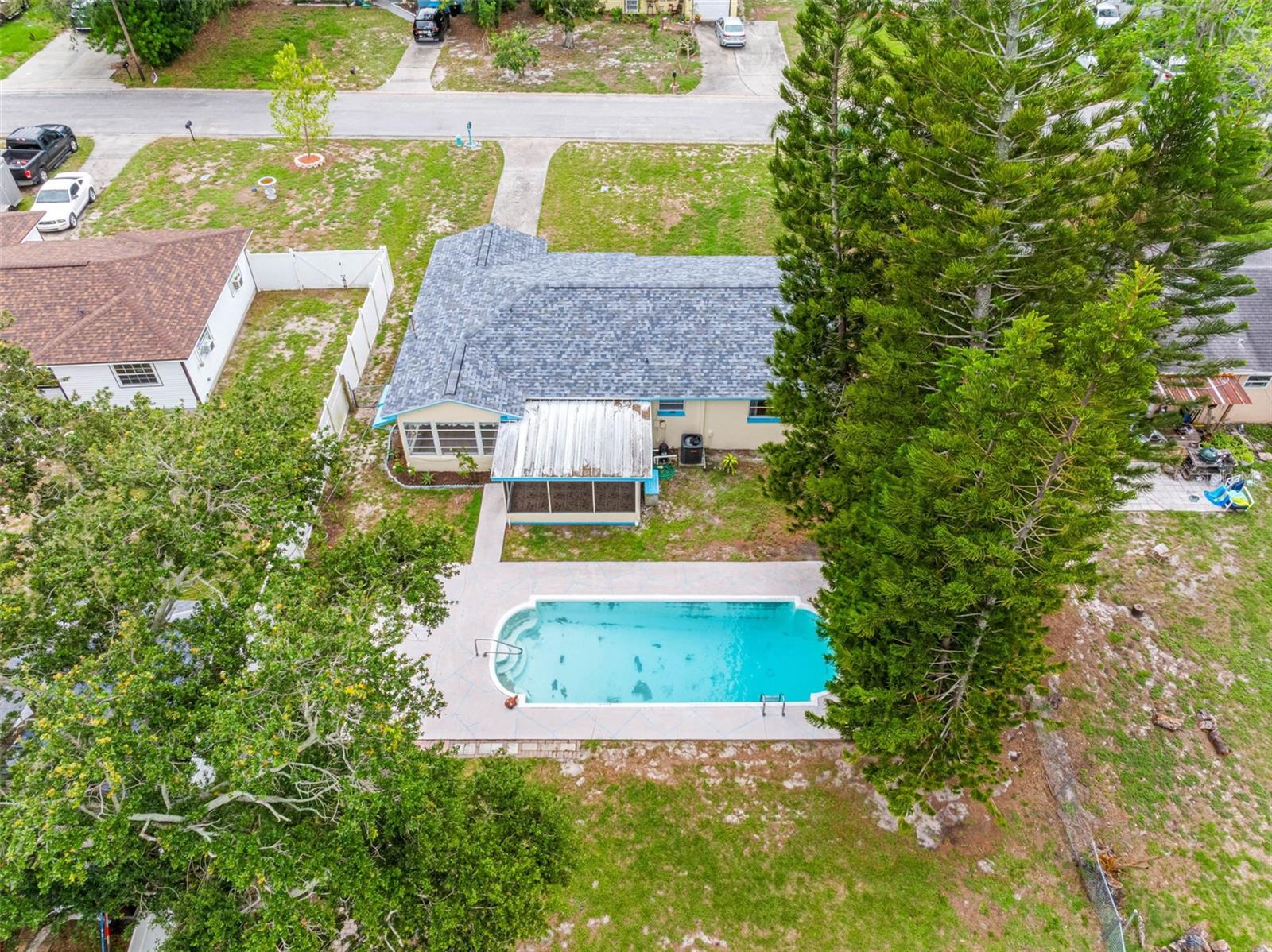 126 W GRAPEFRUIT CIR, CLEARWATER, FL, 33759
