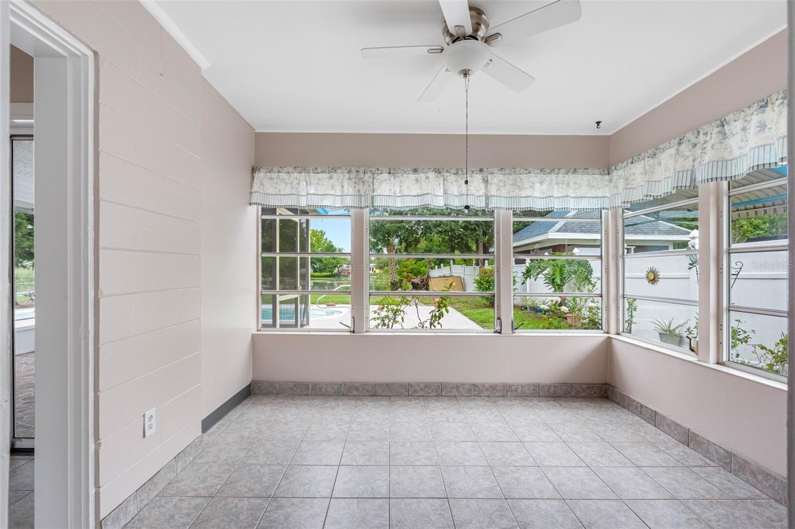 126 W GRAPEFRUIT CIR, CLEARWATER, FL, 33759
