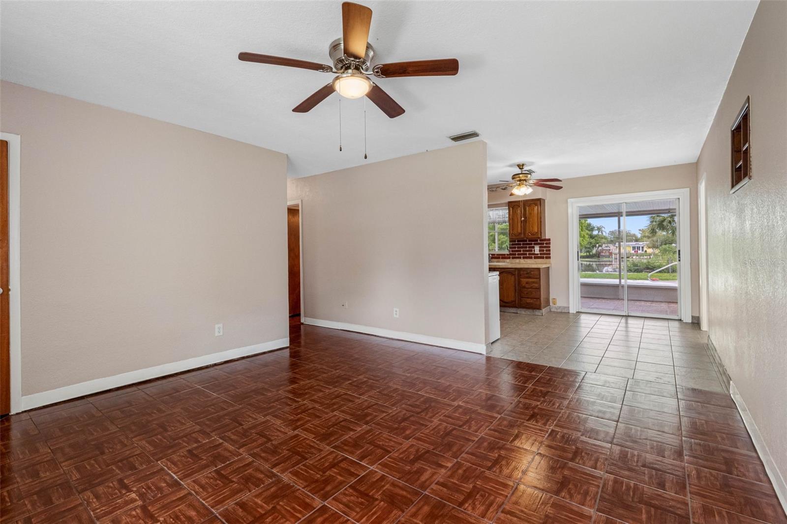 126 W GRAPEFRUIT CIR, CLEARWATER, FL, 33759