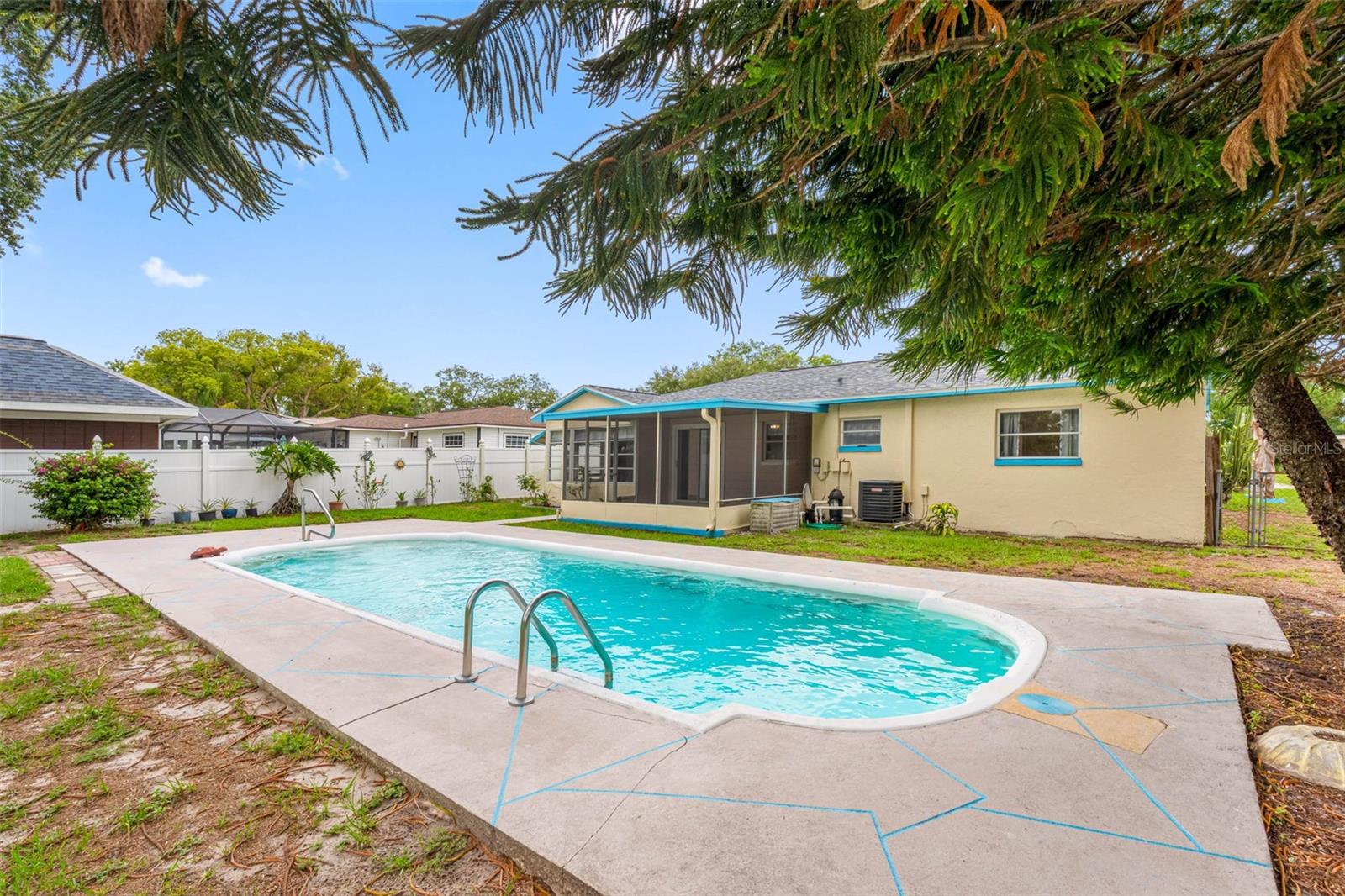 126 W GRAPEFRUIT CIR, CLEARWATER, FL, 33759