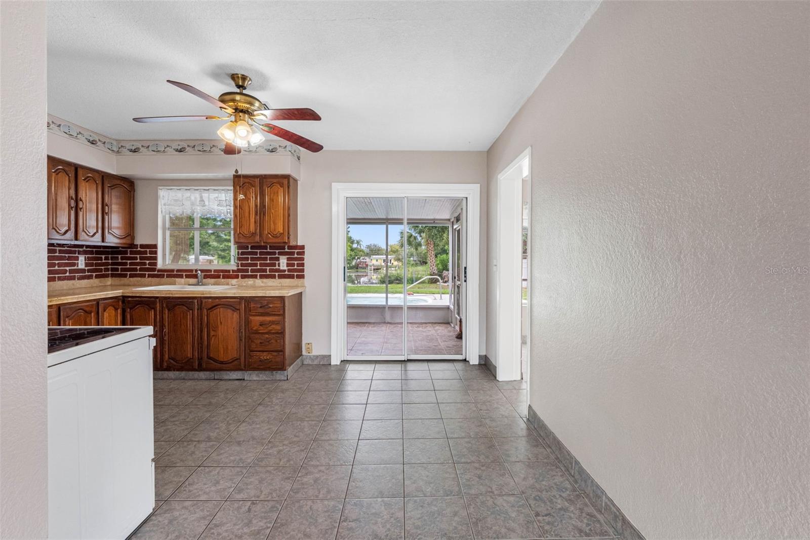 126 W GRAPEFRUIT CIR, CLEARWATER, FL, 33759