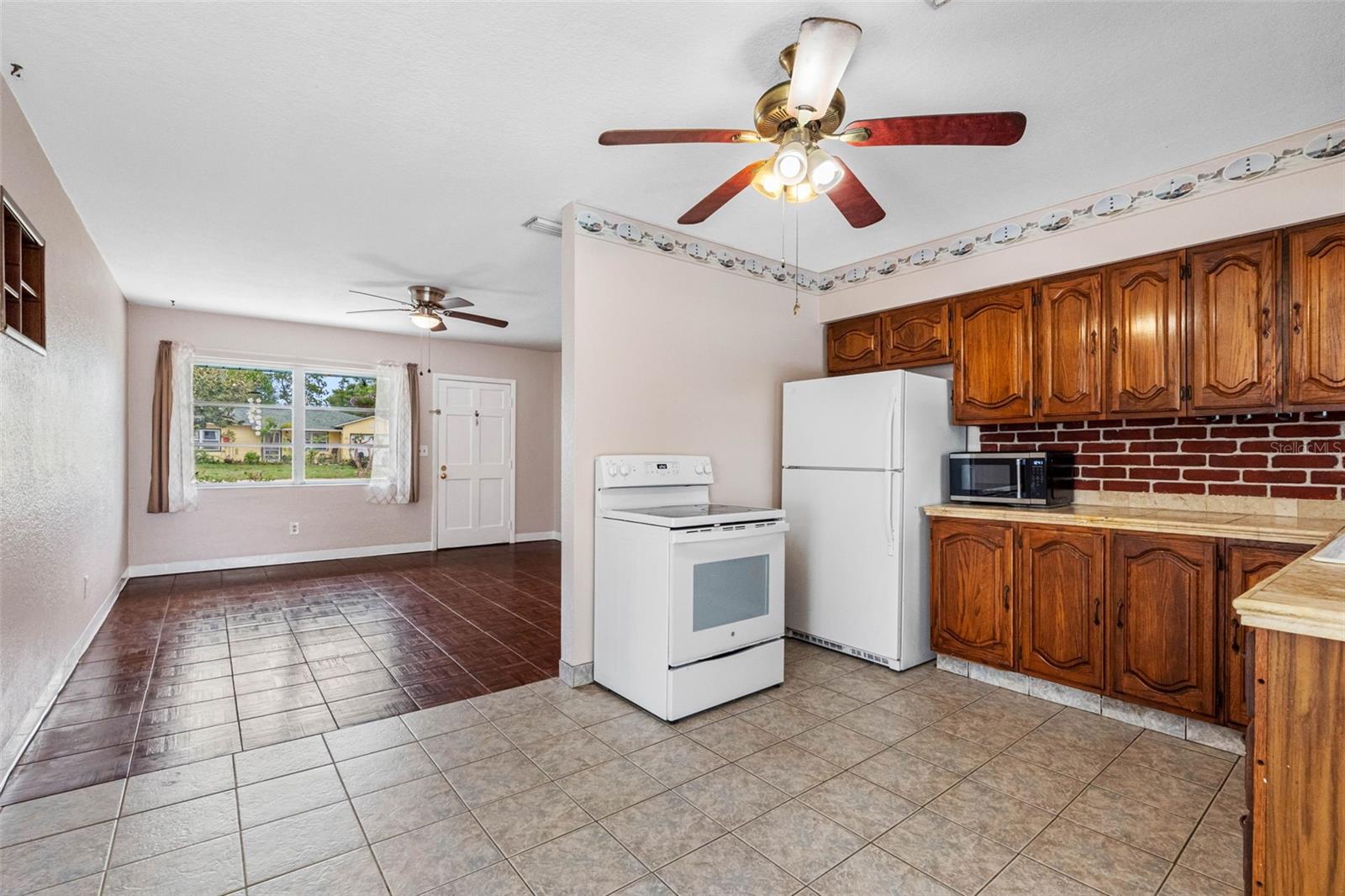 126 W GRAPEFRUIT CIR, CLEARWATER, FL, 33759